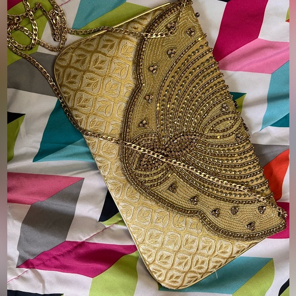 Beautiful Golden Party Wear Clutch/ Sling - Picture 2 of 7
